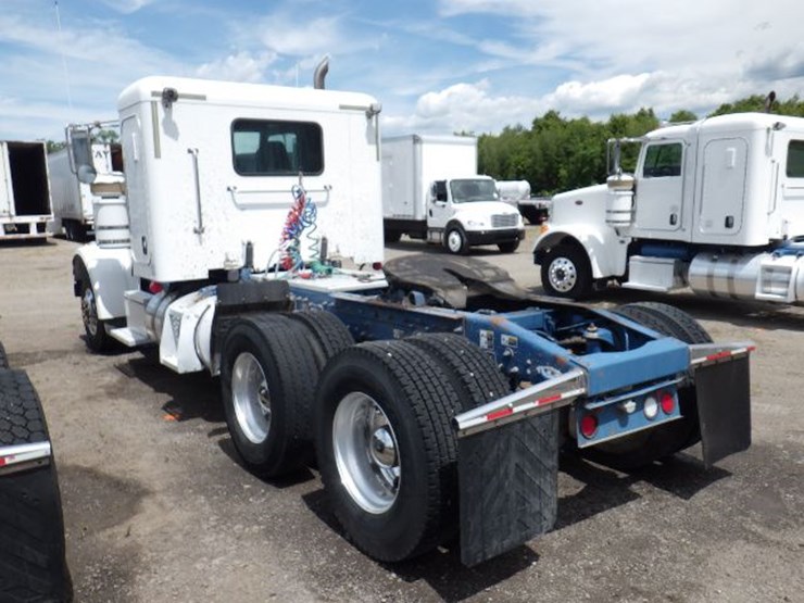 2012-peterbilt-367-image-15
