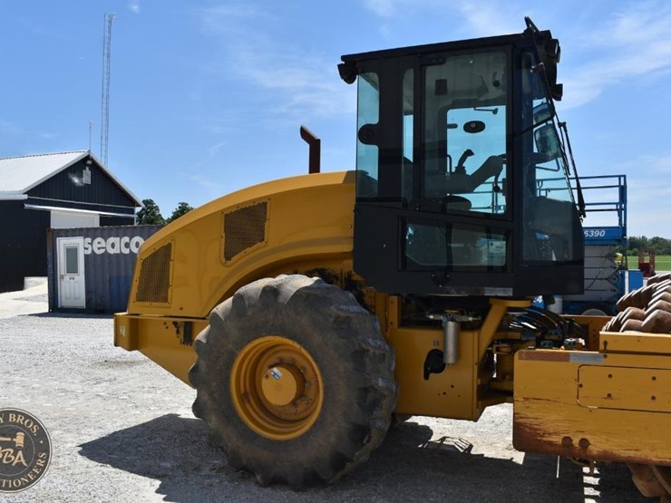 2014-caterpillar-cp56b-image-13