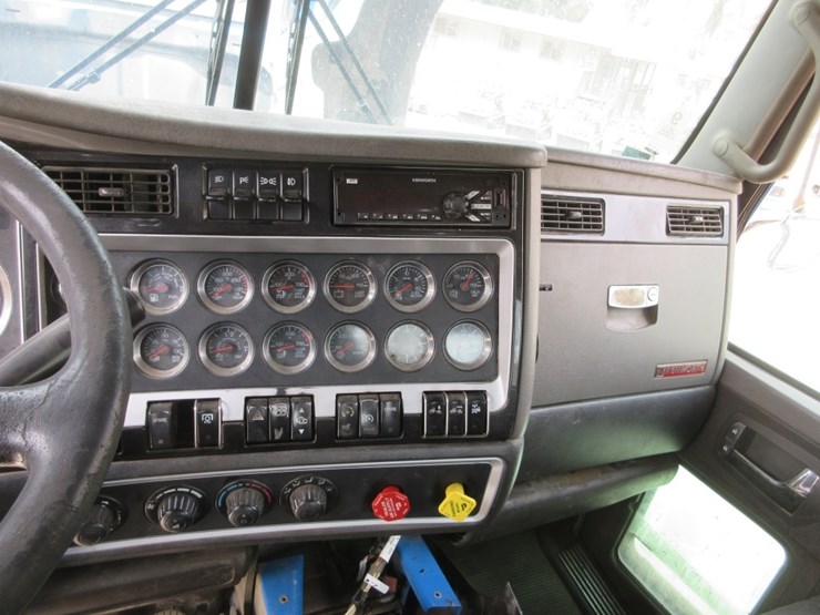 2015-kenworth-t800-image-9