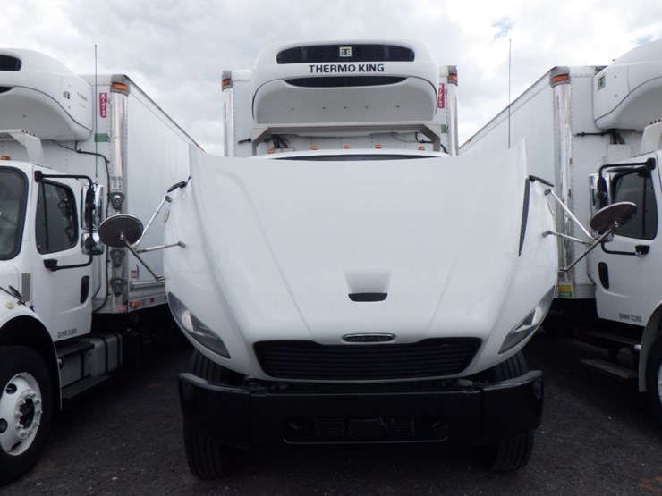2020-freightliner-m2-106-image-20