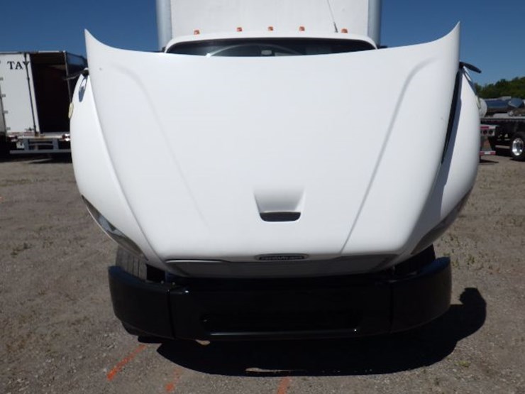 2016-freightliner-m2-106-image-17