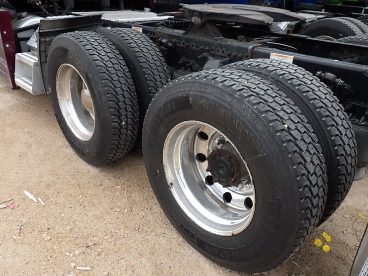 2021-freightliner-cascadia-126-image-14