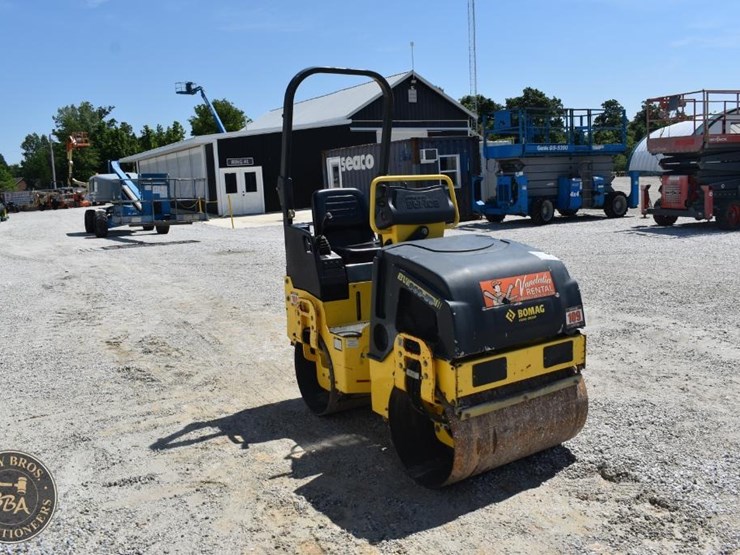 2017-bomag-bw900-50-image-11
