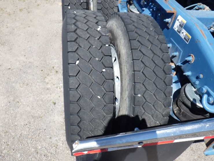 2012-peterbilt-367-image-15