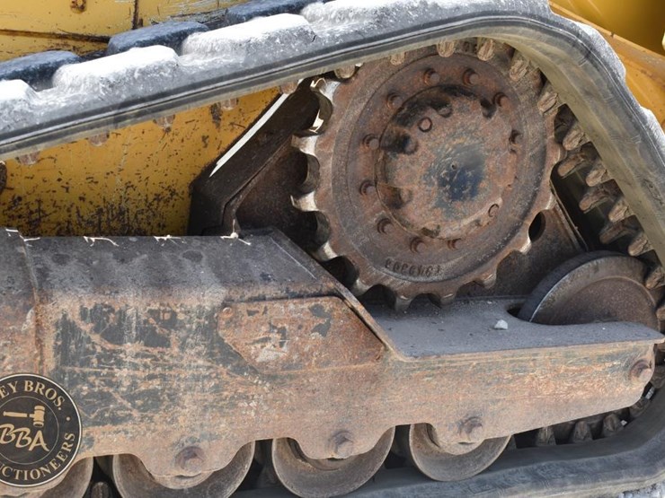 2019-deere-317g-image-21