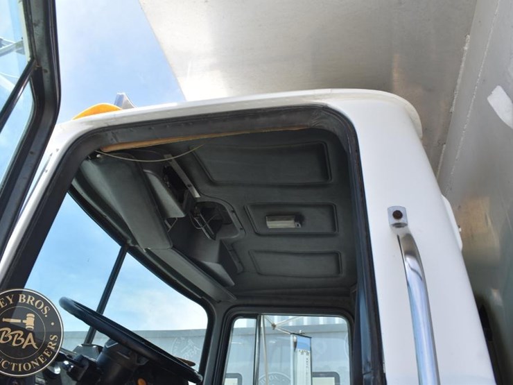 1996-mack-rd688s-image-38