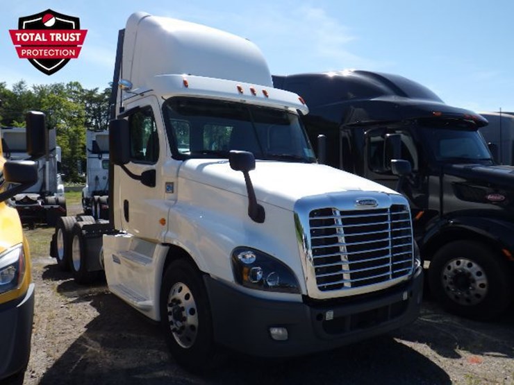 2020-freightliner-cascadia-125-image-3
