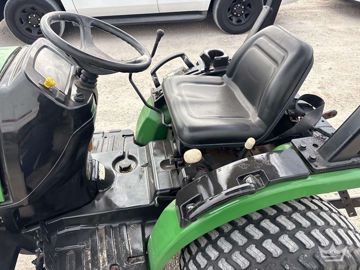 john-deere-2320-image-5