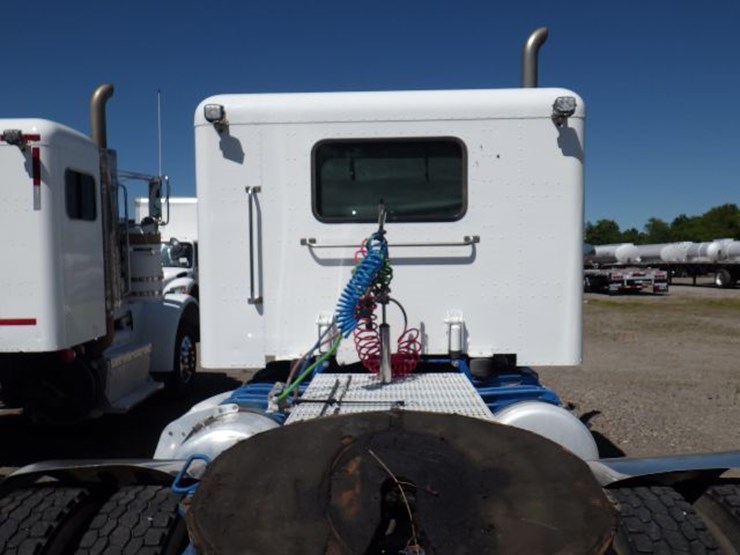 2012-peterbilt-367-image-12