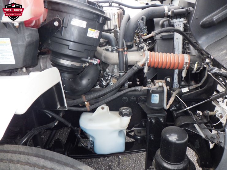 2020-freightliner-m2-106-image-18