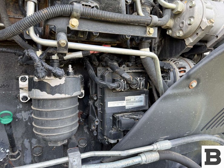 2014-case-ih-magnum-260-cvt-image-77