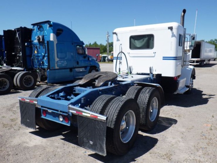 2013-peterbilt-367-image-8