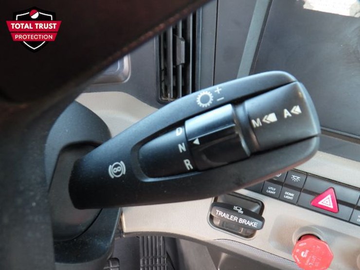 2019-freightliner-cascadia-126-image-14