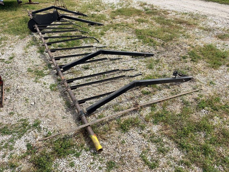 meteer-8-row-30''-corn-reel,-came-off-jd-corn-head.-image-1