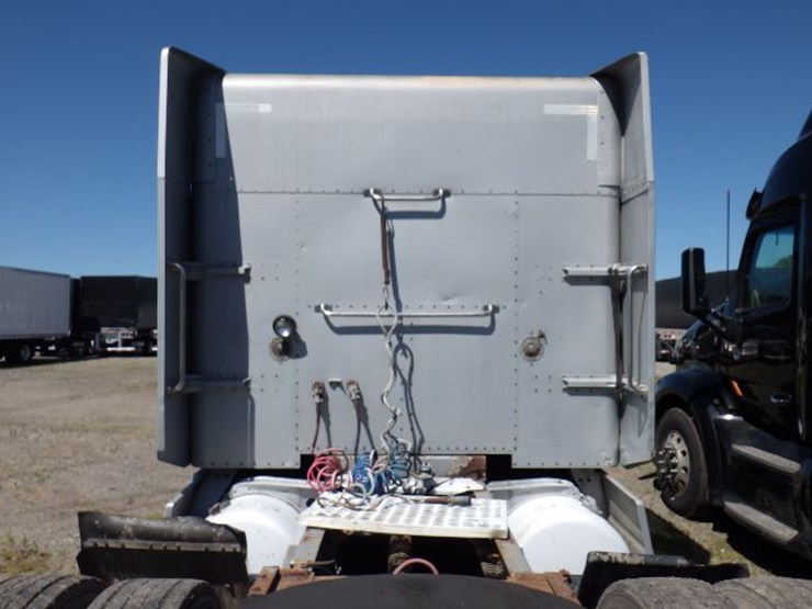 1993-peterbilt-377-image-13