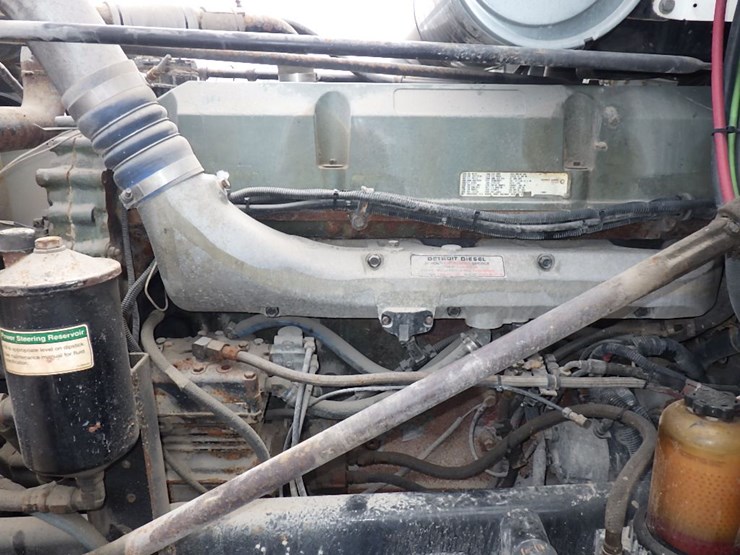 1999-freightliner-fld120-image-23