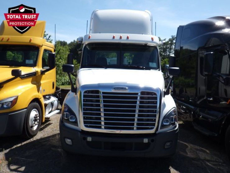 2020-freightliner-cascadia-125-image-2