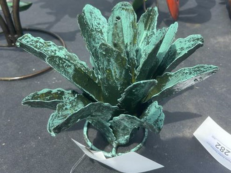 #281-•-metal-art---small-aloe-plant-image-1