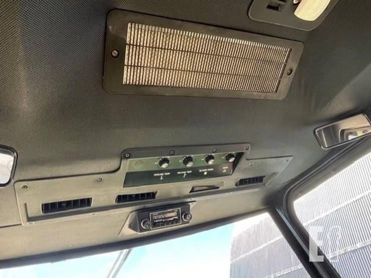john-deere-2420-image-9