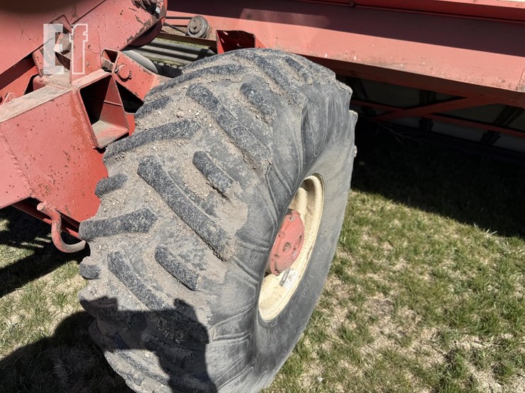 hesston-6400-image-4