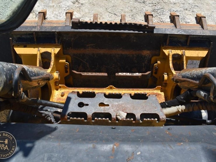 2019-deere-333g-image-48