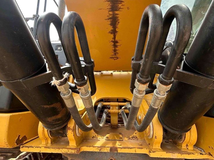 2012-caterpillar-324e-image-17