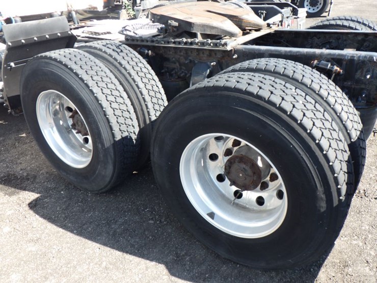 2018-freightliner-cascadia-125-image-13
