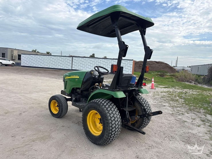 john-deere-2320-image-3
