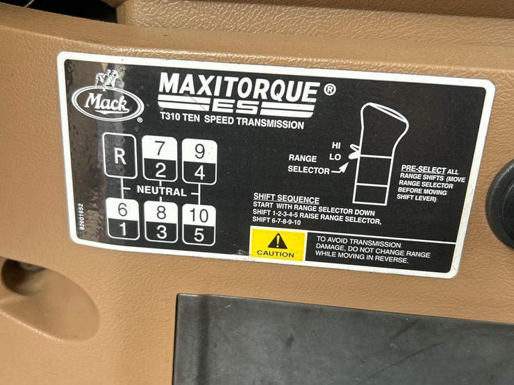2016-mack-granite-gu713-image-69
