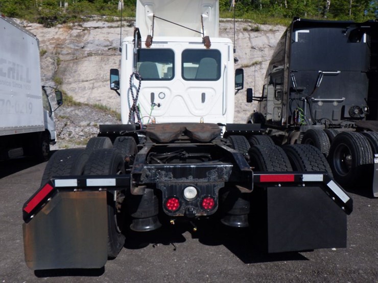 2018-freightliner-cascadia-125-image-8