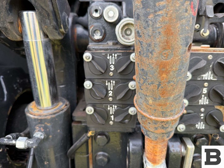 2013-case-ih-magnum-290-image-43
