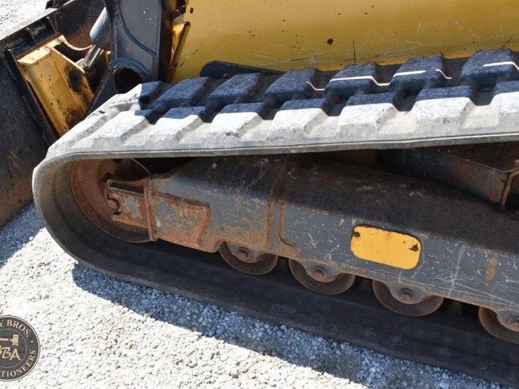 2019-deere-333g-image-25