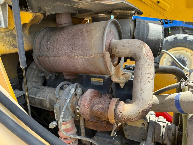 2009-new-holland-b95b-image-45