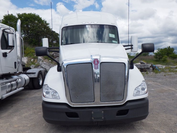 2016-kenworth-t680-image-2