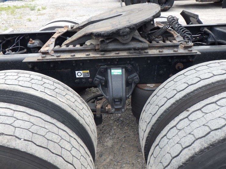 2016-kenworth-t680-image-12