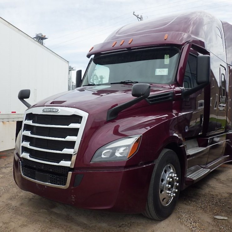2021 FREIGHTLINER CASCADIA 126