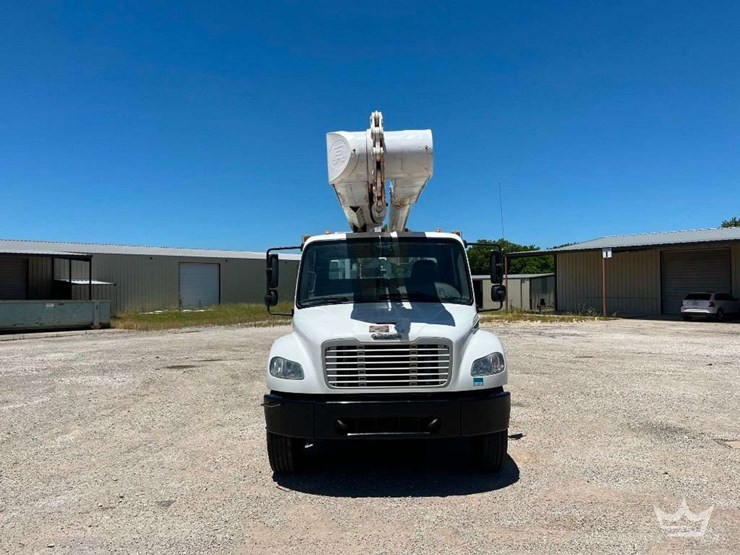 2018-freightliner-m2-106-image-3
