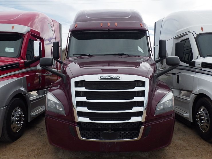 2022-freightliner-cascadia-126-image-2