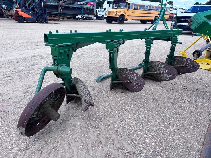 #1009-•-4-bottom-turning-plow-image-3