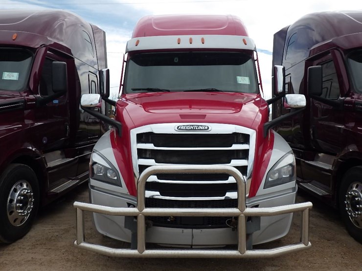 2022-freightliner-cascadia-126-image-2