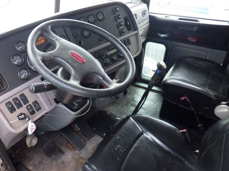2013-peterbilt-367-image-14
