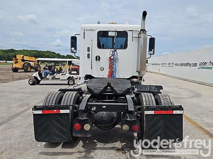 2007-freightliner-columbia-120-image-12
