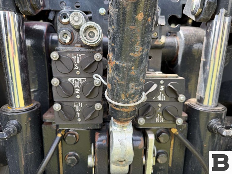 2014-case-ih-magnum-260-cvt-image-45