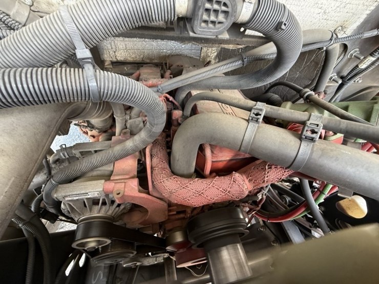 2010-freightliner-mt55-image-12