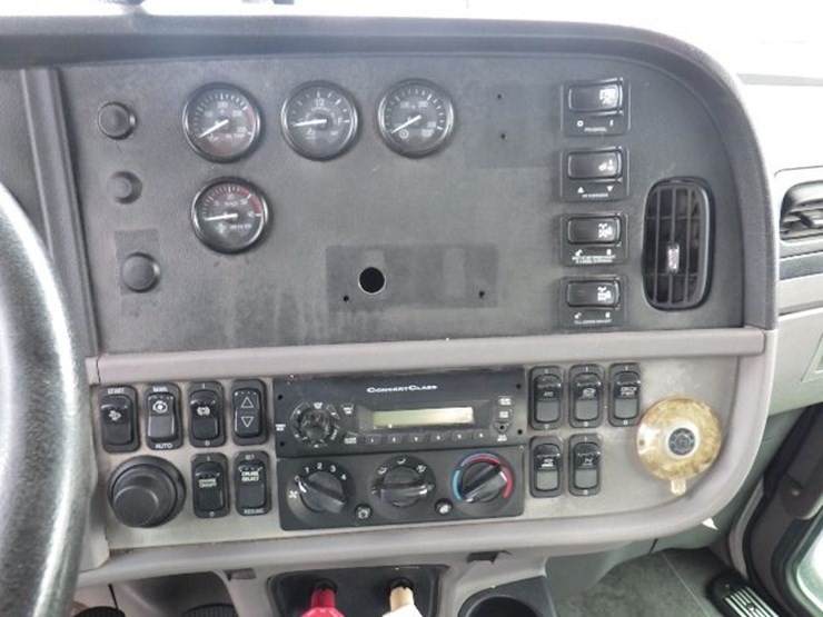 2013-peterbilt-367-image-17
