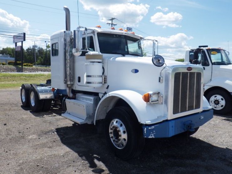 2012-peterbilt-367-image-3