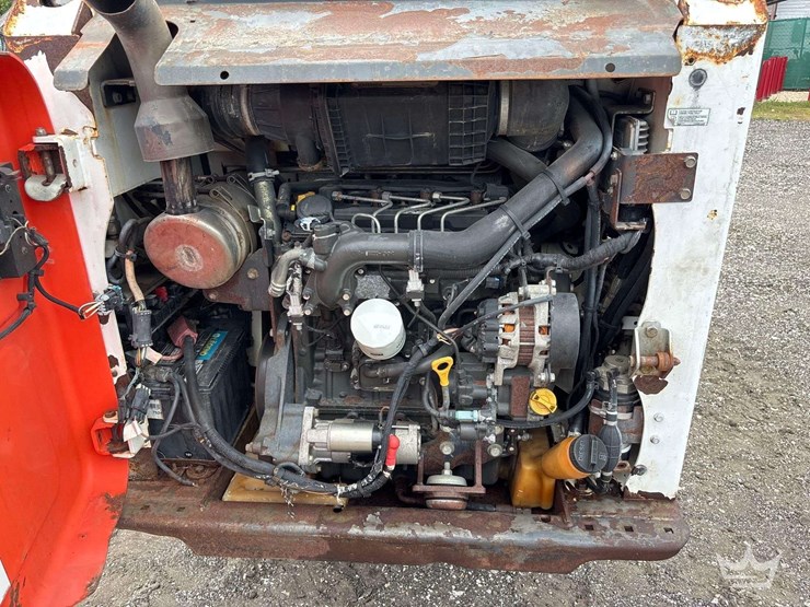 compact-track-loader-skid-steer-image-14