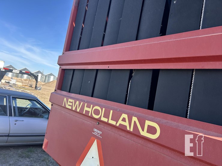 new-holland-660-image-28