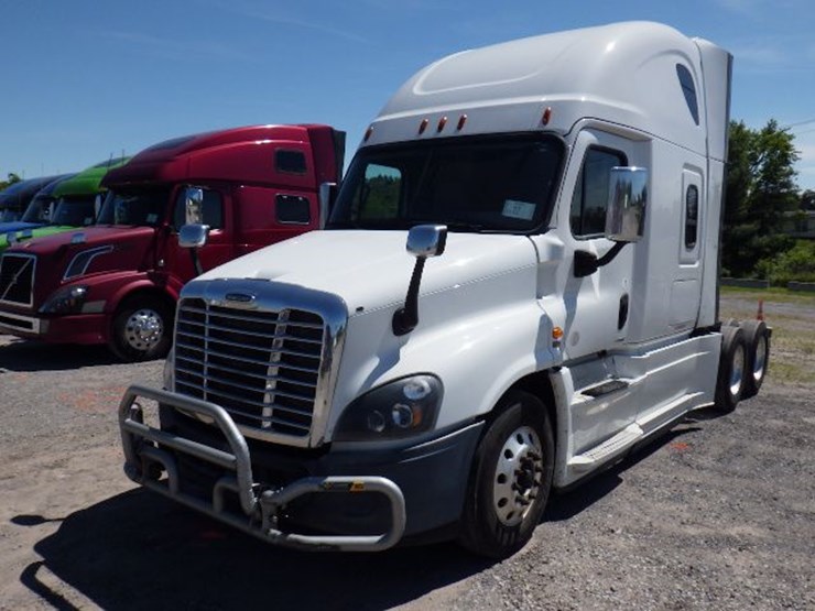 2017-freightliner-cascadia-125-image-1