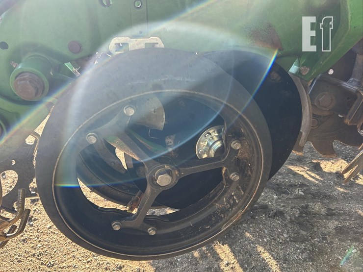 2023-john-deere-db90-image-35